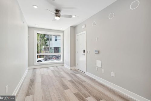 1953 9th St, Philadelphia, PA 19148-2363