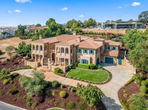 4750 Gresham Dr, Folsom CA  95762-7700 exterior