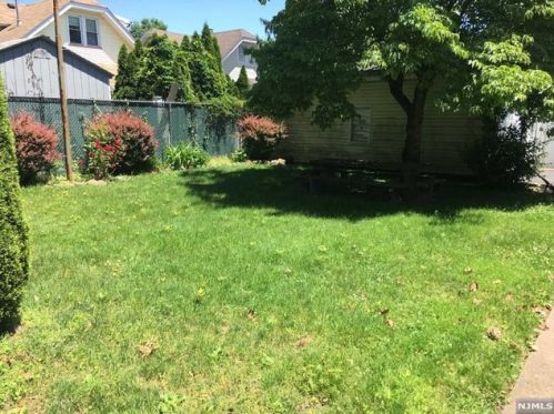 95 Sylvester Ave, Paterson NJ  07506-1214 exterior