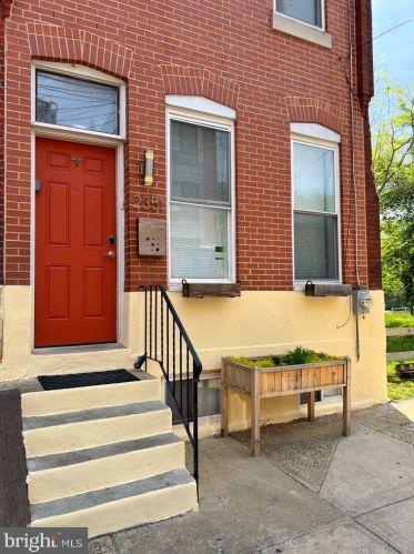 2351 3rd St, Philadelphia PA  19133-2906 exterior