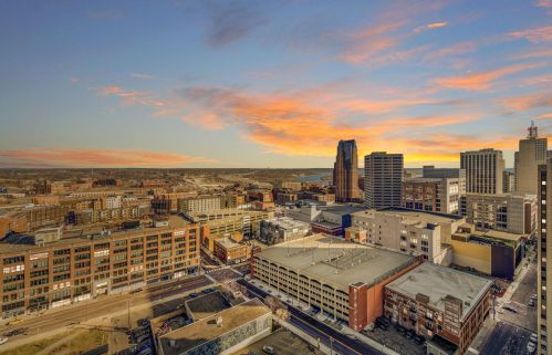 78 10th St, Saint Paul MN  55101-2206 exterior