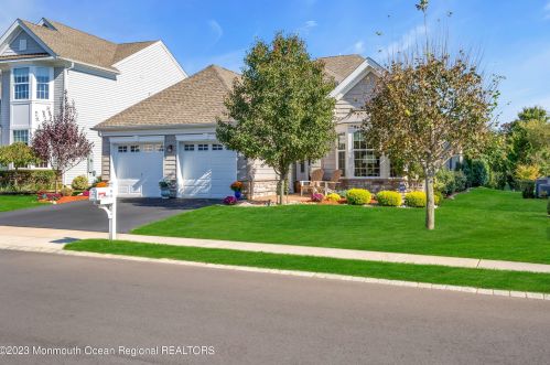 9 Dunberry Dr, Lacey, NJ 08731-1076
