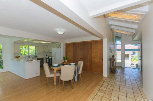 1069 Kaumoku St, Honolulu HI  96825-1307 exterior
