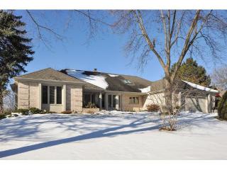 5216 Knob Hill Ct, Hopkins, MN 55345-4509