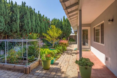 1800 Crater Lk Ave, Milpitas CA 95035-6608 exterior