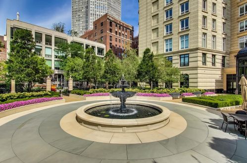 2550 Lakeview Ave, Chicago IL  60614-2045 exterior