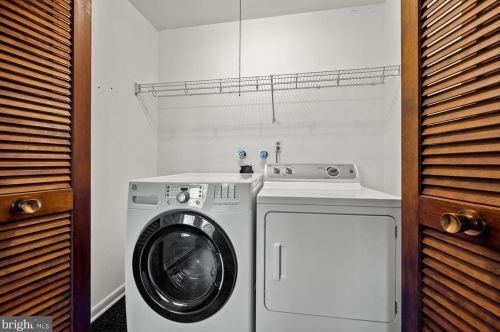 36 Bear Brook Rd, Princeton NJ  08540-6216 exterior