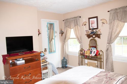 34 Mallard Ct, Charles Town WV 25414-5804 exterior