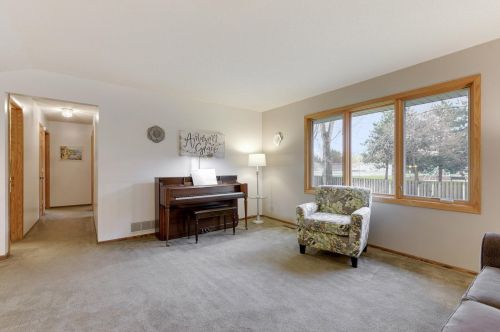 5498 Daisy Ct, Saint Paul MN  55110-2218 exterior