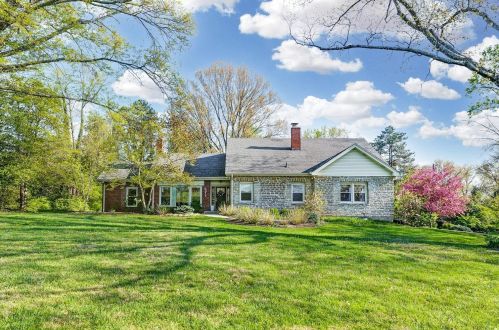 3260 Galbraith Rd, Cincinnati, OH 45239-3936