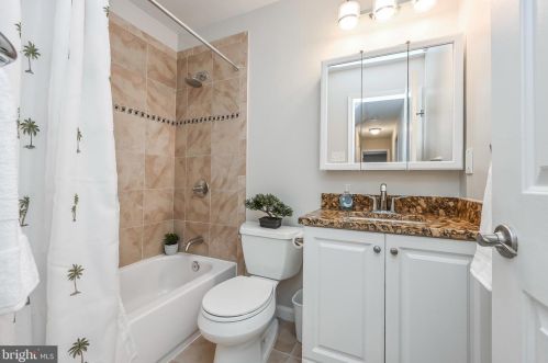 5074 Queens Wood Dr, Springfield VA  22015-1530 exterior