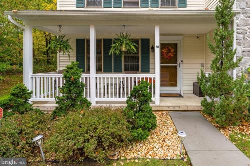 20 Deep Hollow Ln, Lancaster, PA 17603-7417