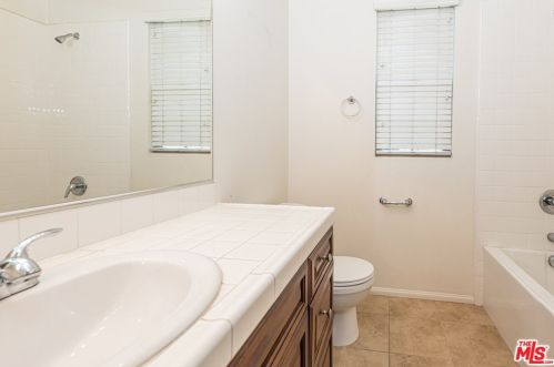 172 Full Moon, Irvine CA  92618-8806 exterior