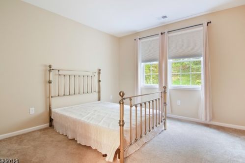 80 Zachary Way, Mount Arlington, NJ 07856-2323