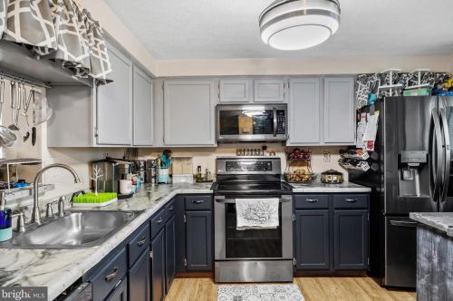 28 Vanderbilt Ct, Erial, NJ 08081-2913