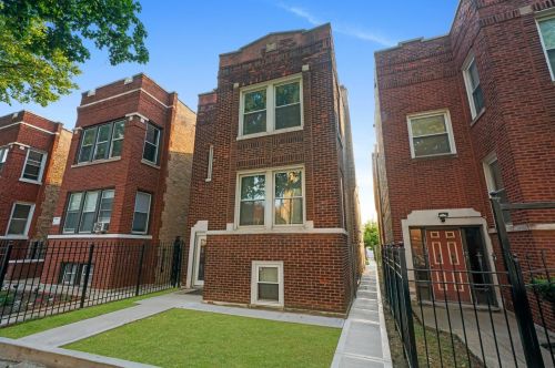 1028 Trumbull Ave, Chicago, IL 60651-4004