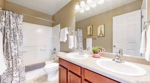 7232 Oak Hl, Aurora CO 80016-2061 exterior