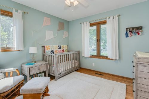 1033 Carlton Dr, Saint Paul MN  55126-8127 exterior