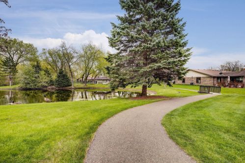 1150 Black Oaks Ln, Minneapolis, MN 55447-3110