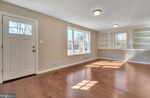 11611 Mapleview Dr, Silver Spring, MD 20902-2327