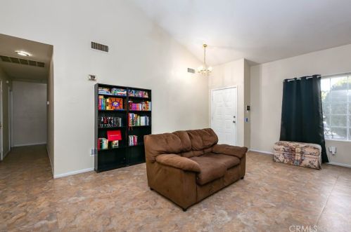 43607 Easy St, Lancaster CA  93535-5600 exterior