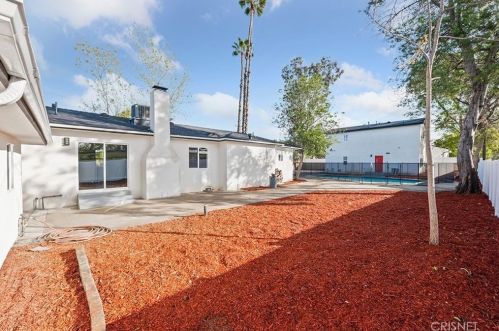 7960 Amestoy Ave, Van Nuys CA  91406-1603 exterior