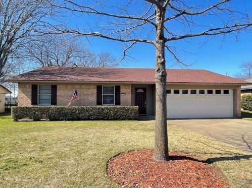728 Green Pastures Dr, Cedar Hill, TX 75104-2126