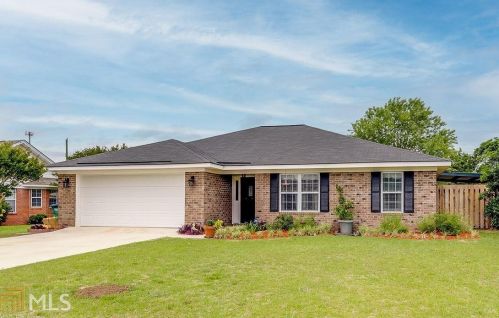 14 Lakeside Dr, Rincon, GA 31326-9046