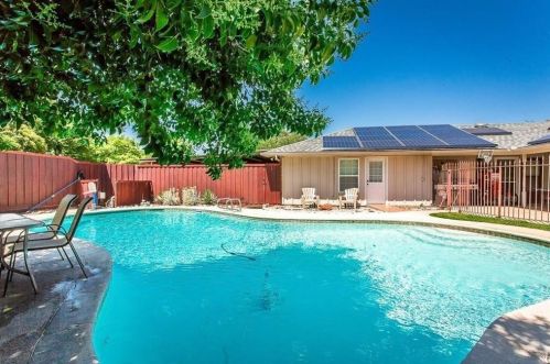 7446 Foxworth Dr, Dallas TX  75248-3038 exterior