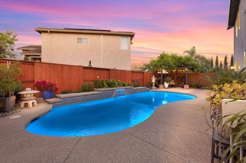 1929 Bastona Dr, Elk Grove, CA 95758-7103