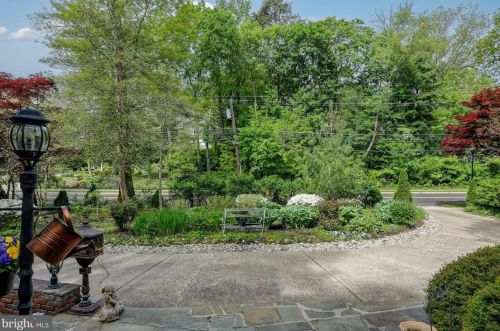 585 Warwick Rd, Haddonfield NJ 08033-3845 exterior