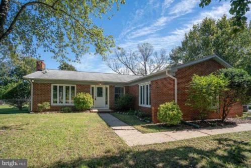 702 Payton Dr, Fredericksburg, VA 22405-2248