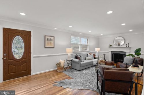 8609 Thames St, Springfield, VA 22151-1326