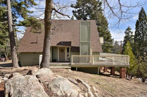 26260 Augusta Dr, Lake Arrowhead, CA 92352-9703