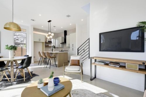 4907 Delores Ave, Austin TX  78721-2107 exterior