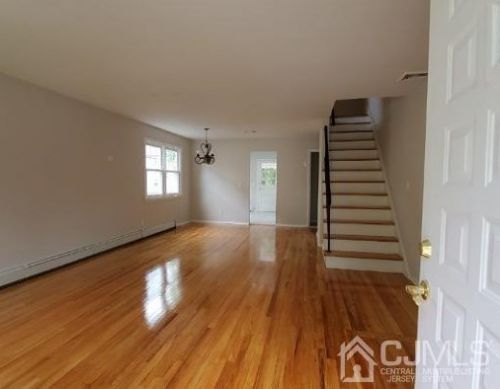 784 Center St, Green Brook, NJ 08812-1537