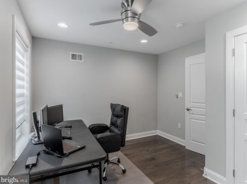 2131 10th St, Philadelphia PA 19148-5007 exterior