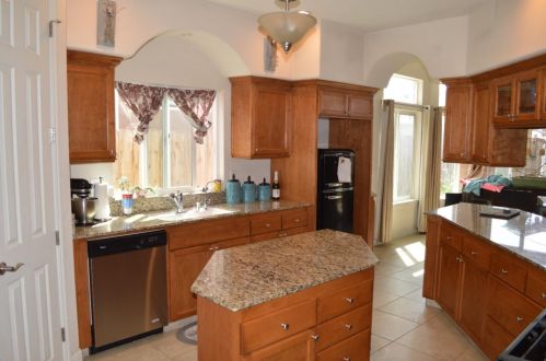 1525 Greenwich Dr, Los Banos CA  93635-6503 exterior