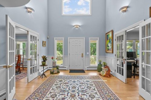 2 Orleans Ct, Westerly, RI 02891-3662