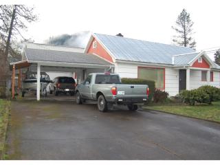 47564 School St, Oakridge, OR 97463-9564
