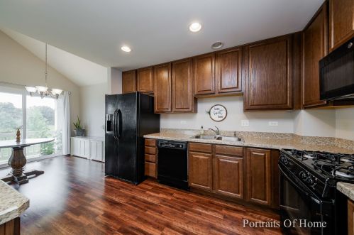941 Emerald Dr, Pingree Grove IL  60140-9112 exterior