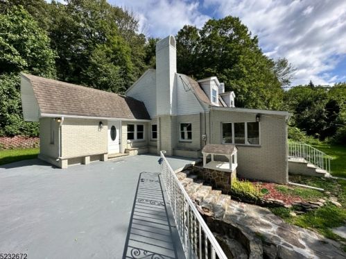 316 Kinnelon Rd, Kinnelon, NJ 07405-2703