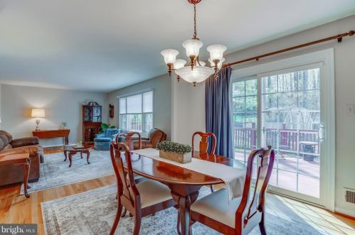 9001 Teddy Rae Ct, Springfield VA 22152-2644 exterior