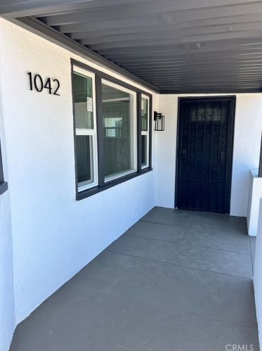 1042 Stockton Ave, Compton, CA 90221-1178