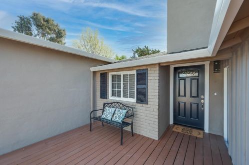 1360 Sunshine Dr, Concord CA  94520-4039 exterior
