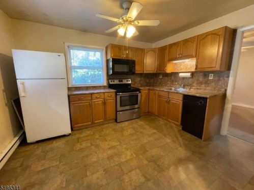641 Brooklyn Mountain Rd, Hopatcong, NJ 07843-1230