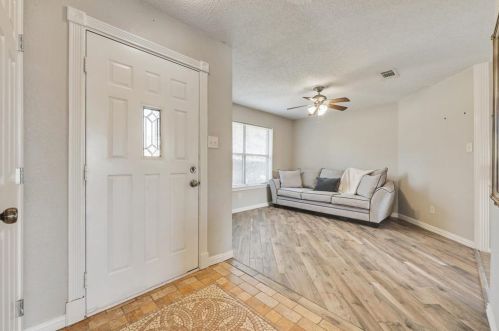 2008 Arles Ln, Carrollton TX  75007-2205 exterior