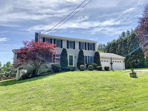102 Putnam Rd, Pomfret Center, CT 06259-1216