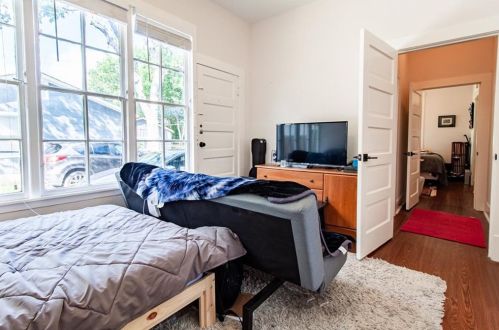 207 39th St, Austin TX  78751-5030 exterior