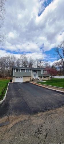 39 Janet Ave, Waterbury, CT 06716-1509